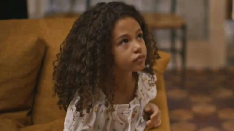 Atriz mirim de Dona de Mim Elis Cabral aproveita.webp