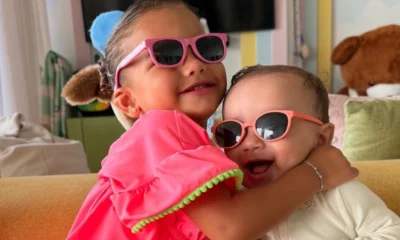 Bruna Biancardi mostra Mavie dando comida para a irma.webp