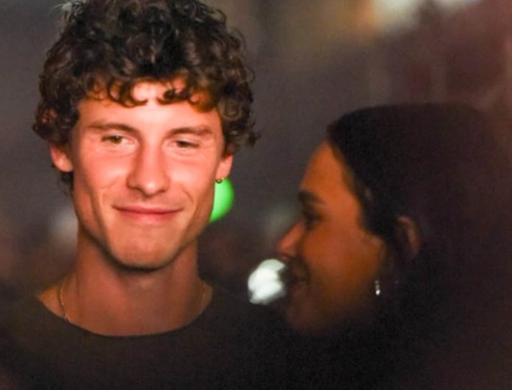 Bruna Marquezine e Shawn Mendes passam Reveillon juntos em clima