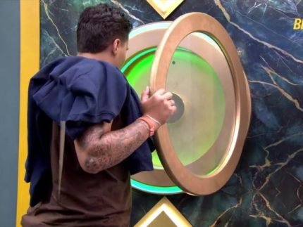 Com uma semana de BBB26 Pedro aperta o botao e