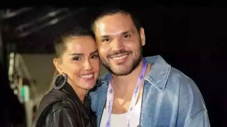 Deborah Secco fala sobre namoro discreto Tem sido especial.webp
