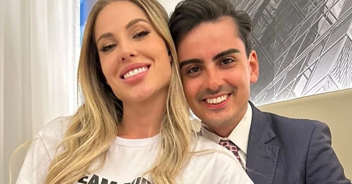 Dudu Camargo e Saory exibem album romantico nas redes sociais