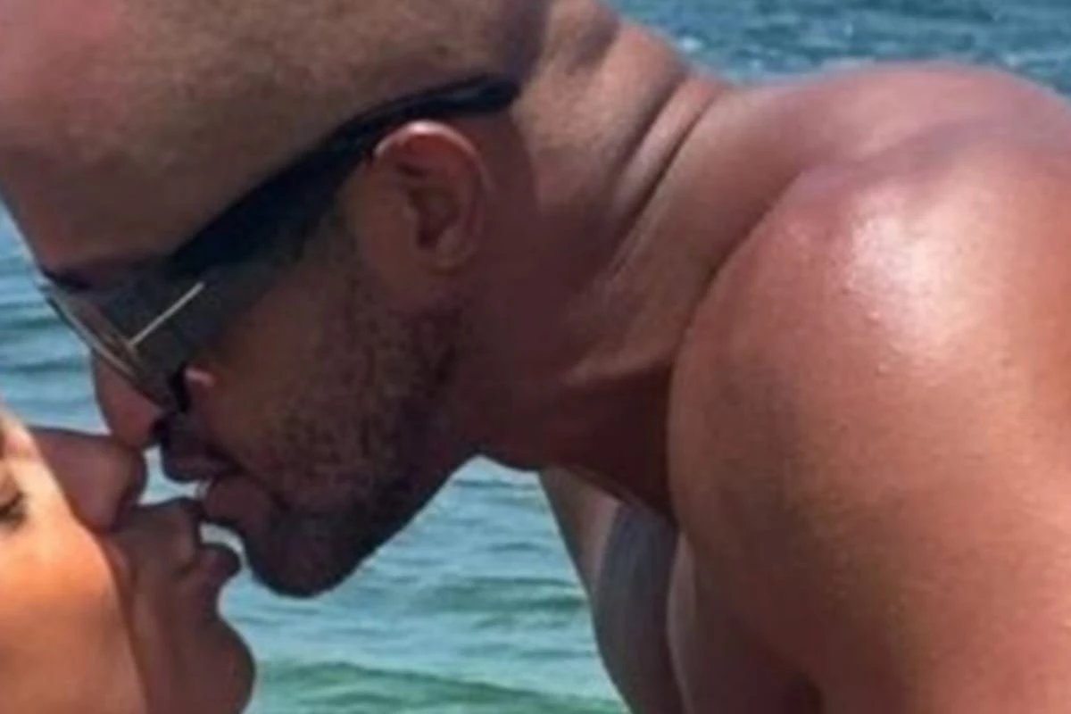 Ex BBB celebra 21a lua de mel com fotos ineditas ao