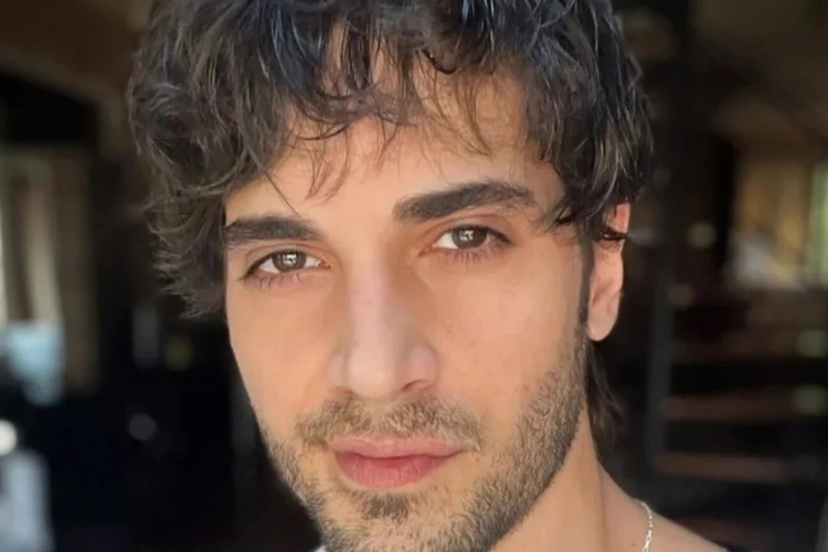 Fiuk publica fotos intimas com loira misteriosa e levanta suspeitas