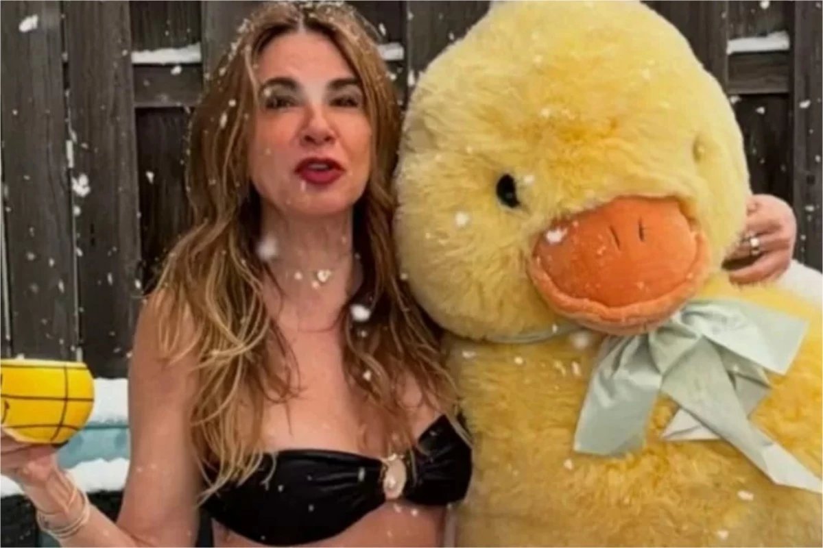 Frio Luciana Gimenez posa de biquini nos Estados Unidos em