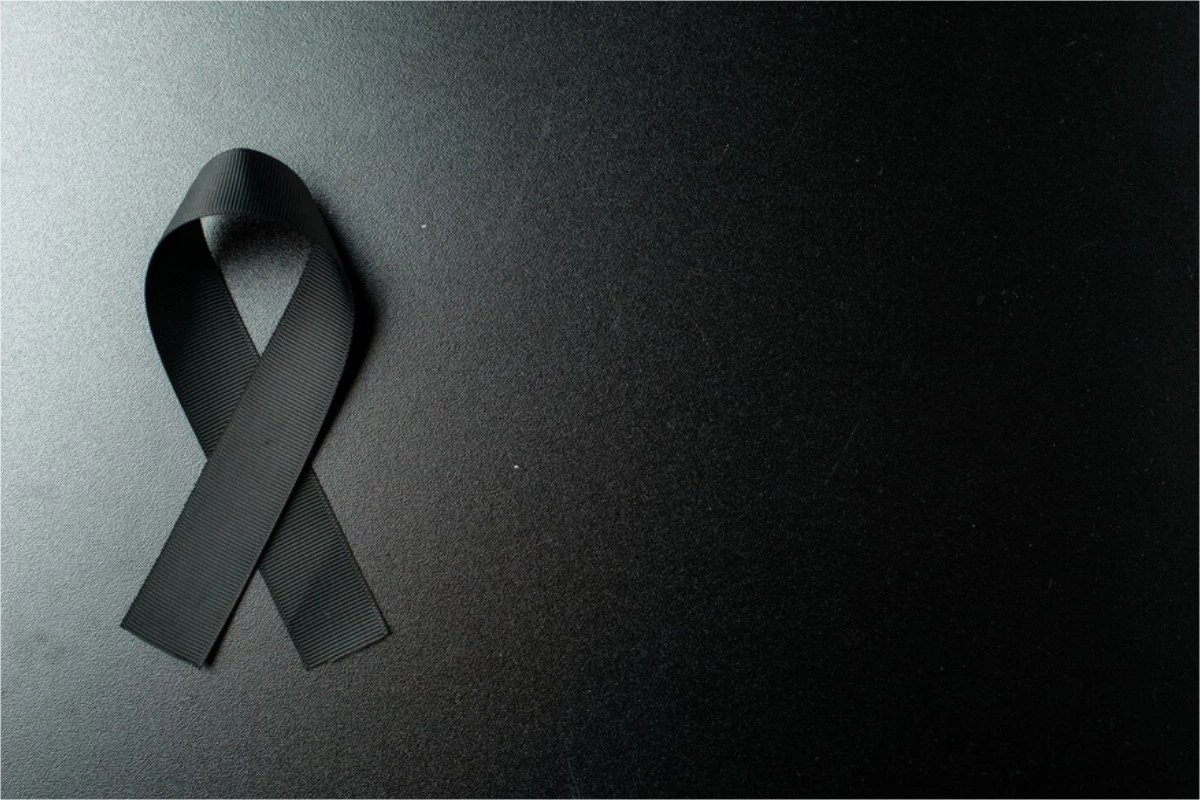 Influenciadora comove a web ao anunciar a propria morte aos