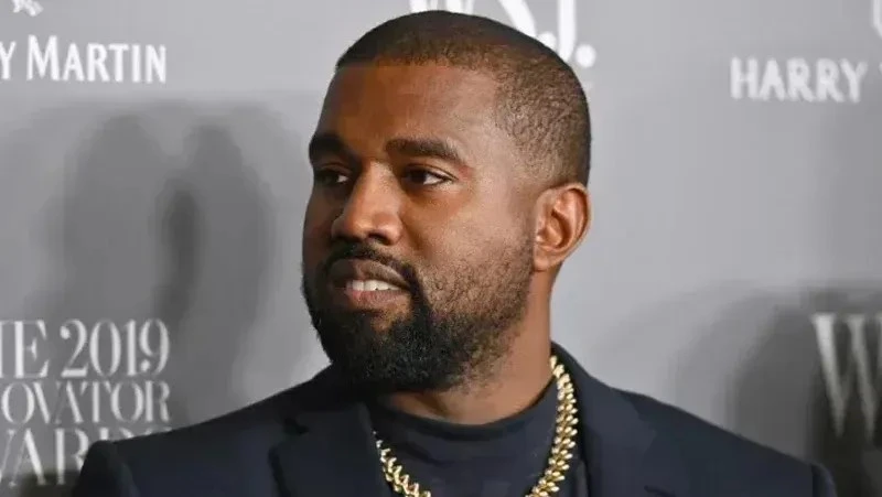 Kanye West nega marketing em pedido de desculpas Arrependimento.webp