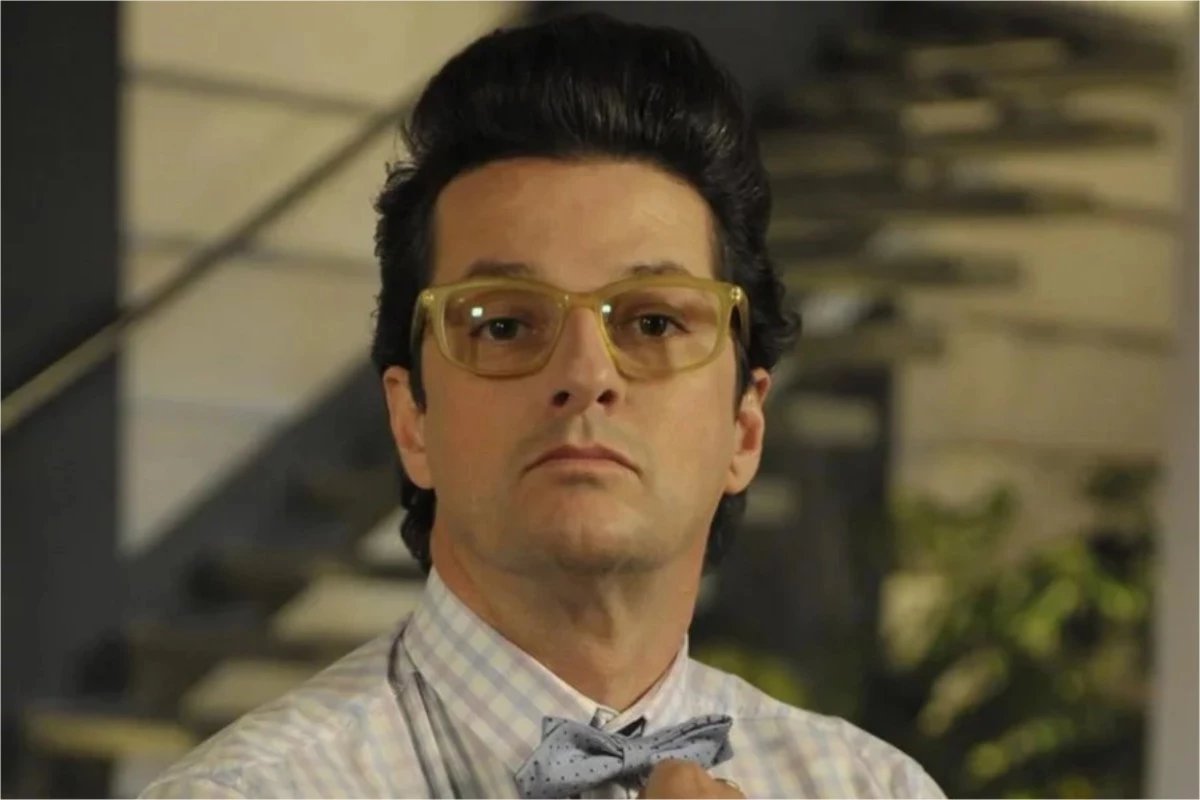 Lembra do Cro o mordomo de Fina Estampa Ele esta