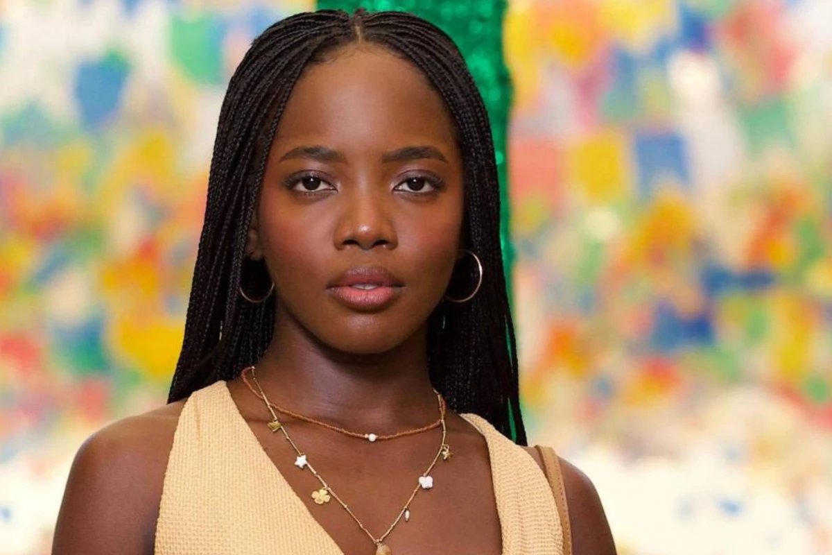 Namorando ator da Globo Clara Moneke conta novidade da vida