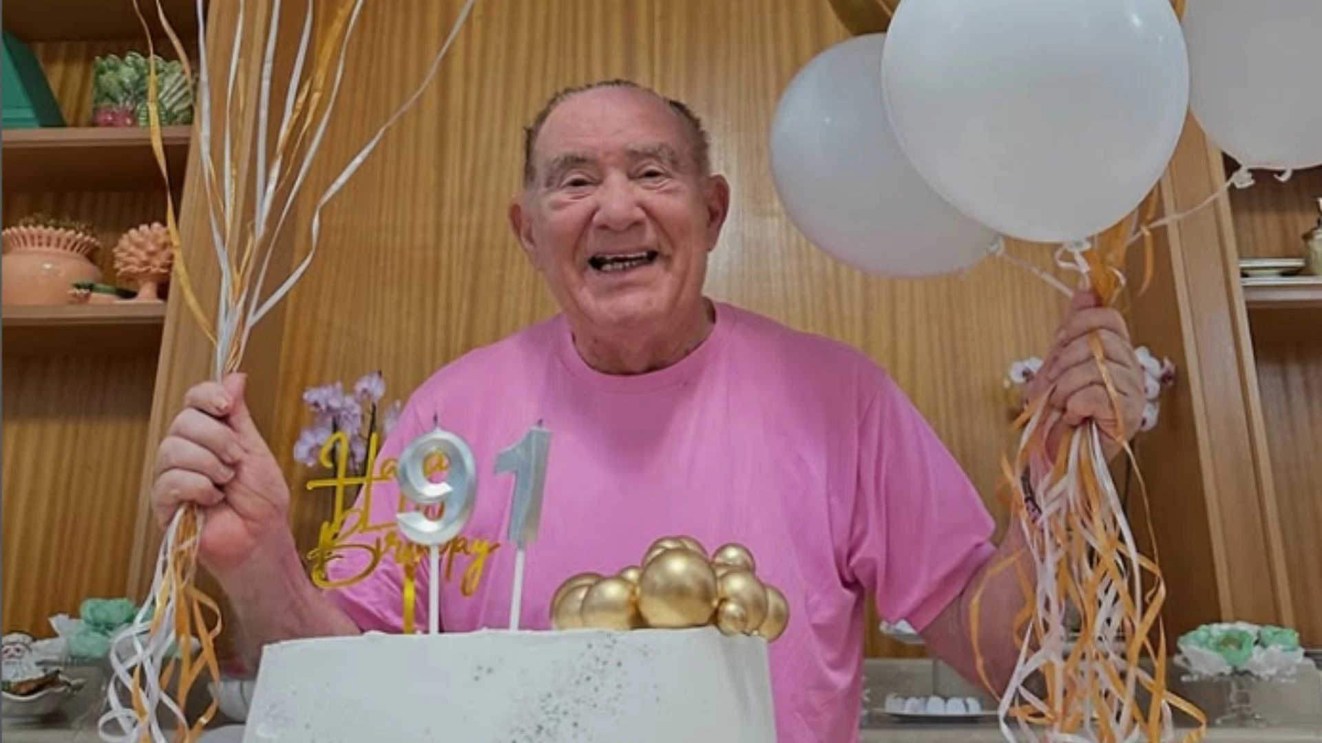 Renato Aragao celebra aniversario de 91 anos Agradeco por.webp