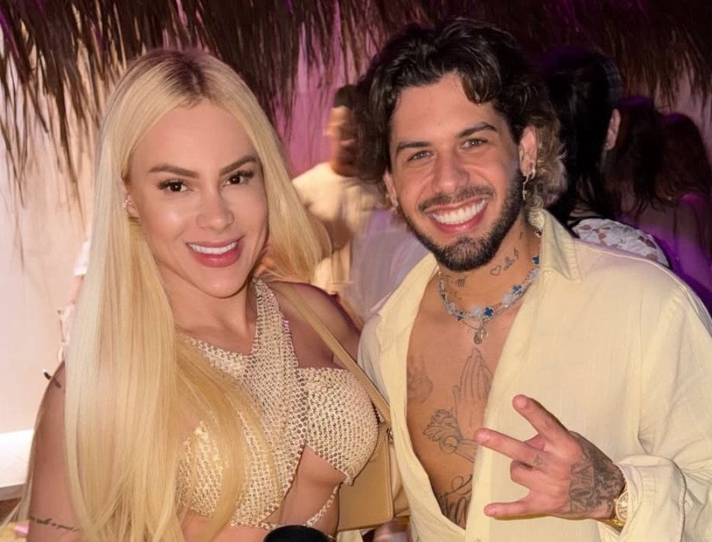 Saiba quem e a loira que aparece curtindo festa com