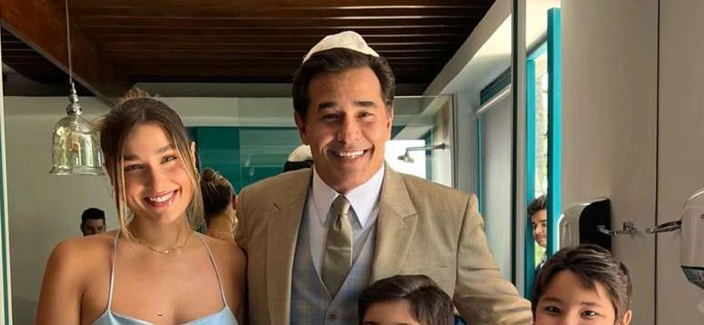 Sasha entrega aliancas em casamento de Luciano Szafir e.webp