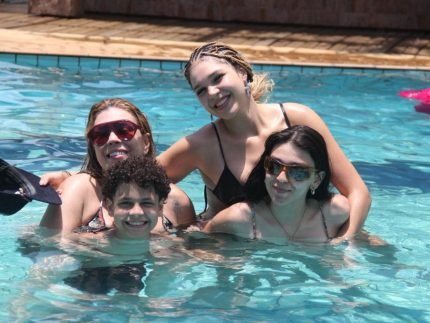 Simony aproveita fim de ano em resort com familia e