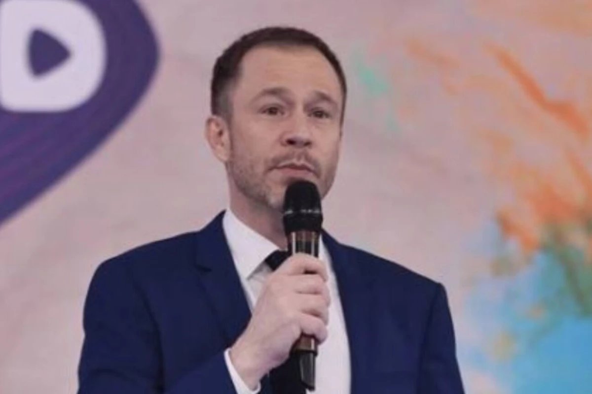 Tiago Leifert pede oracoes e faz anuncio ‘e com muita