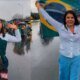 Video Mara Maravilha participa de protesto em Brasilia e levanta