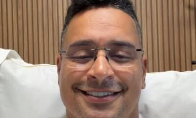 Xanddy Harmonia faz primeira aparicao apos internacao e tranquiliza fas