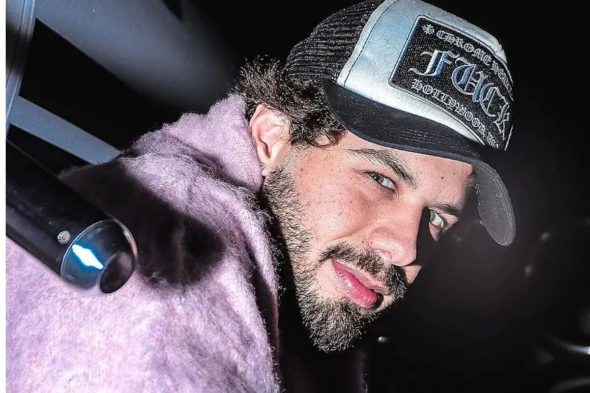 Ze Felipe corta o cabelo apos cumprir promessa religiosa e