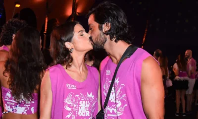 Agatha Moreira e Rodrigo Simas beijam muito durante Carnaval.webp