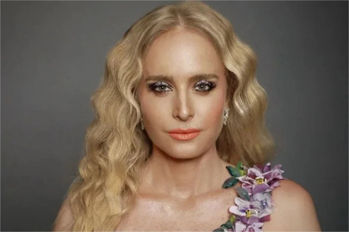 Angelica vai a festa de casamento com vestido abusado e