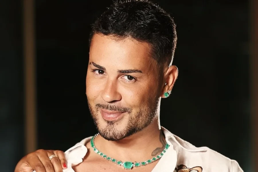 Apos vaias Carlinhos Maia desabafa e dispara Nao nasci.webp