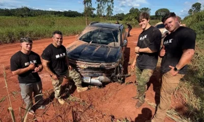 Atletas de fisiculturismo capotam caminhonete na Transamazonica.webp