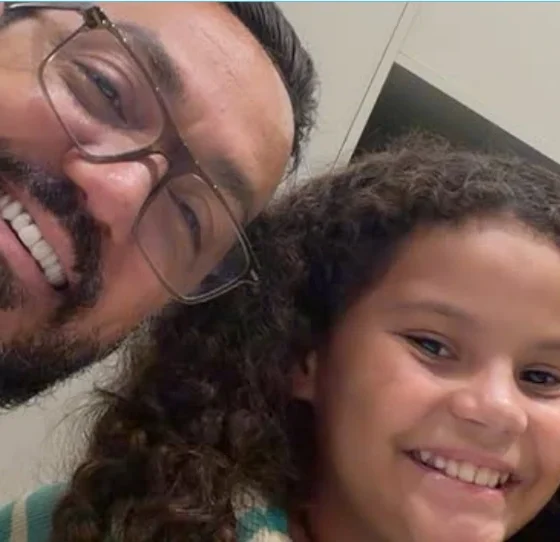 Belo posta foto rara com a neta e se.webp