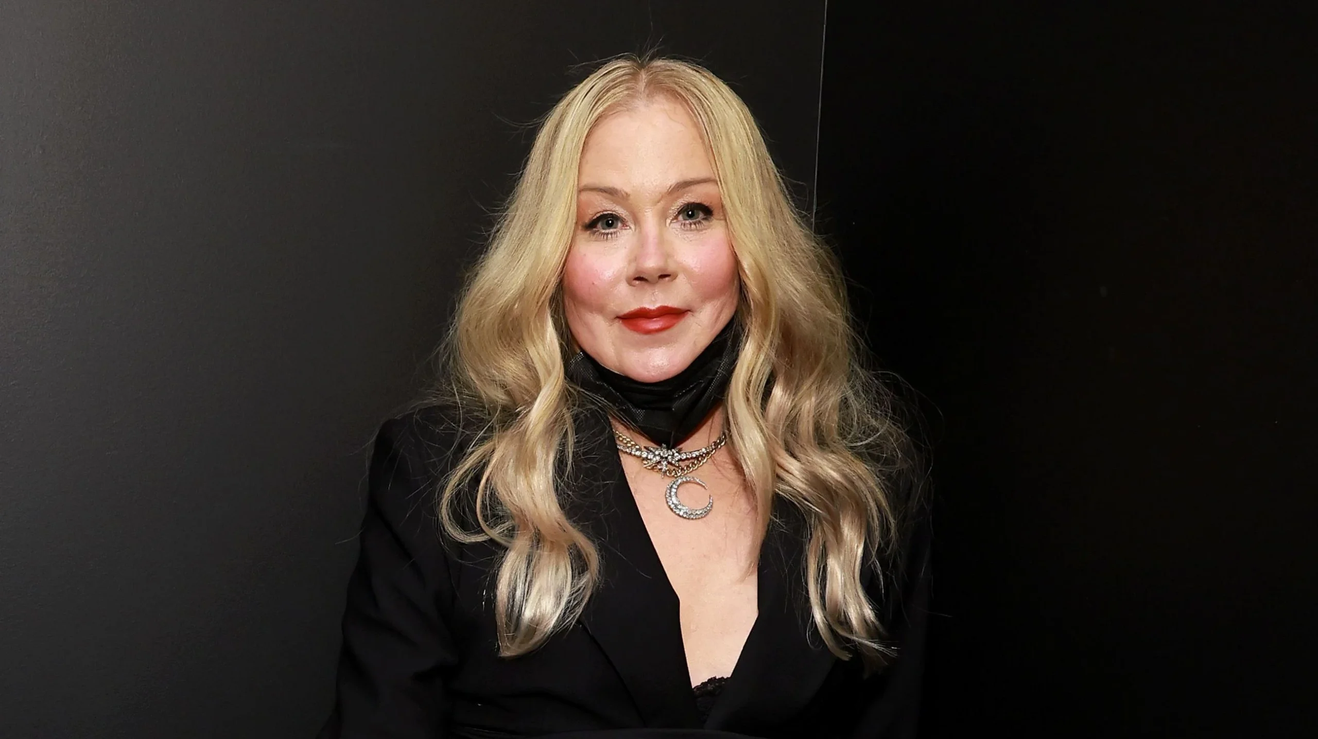 Christina Applegate revela ter sofrido abuso de baba em.webp