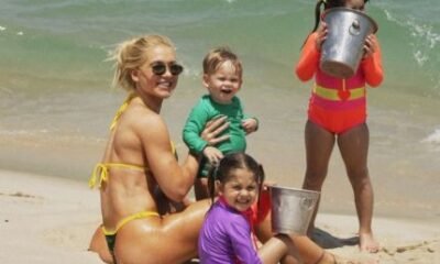 Da Sapucai para o mar Virginia curte dia de praia