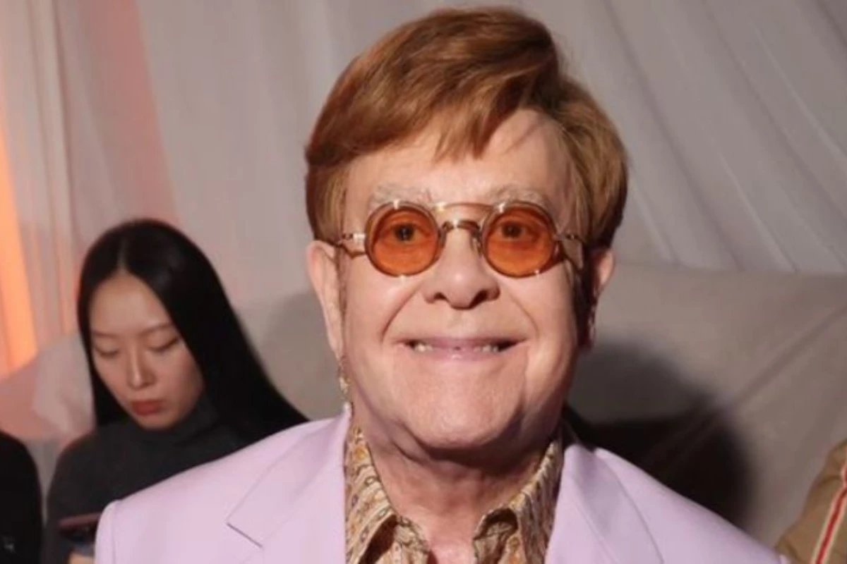 Elton John e familia escapam de acidente apos piloto desviar