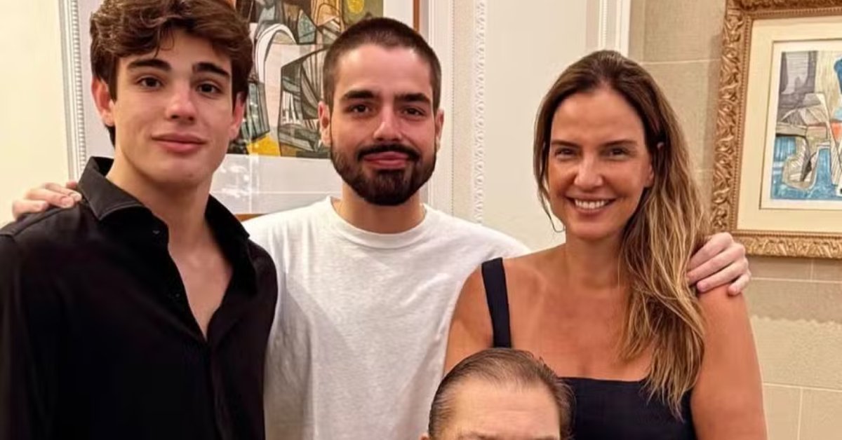 Faustao faz rara aparicao em aniversario do filho Joao Silva