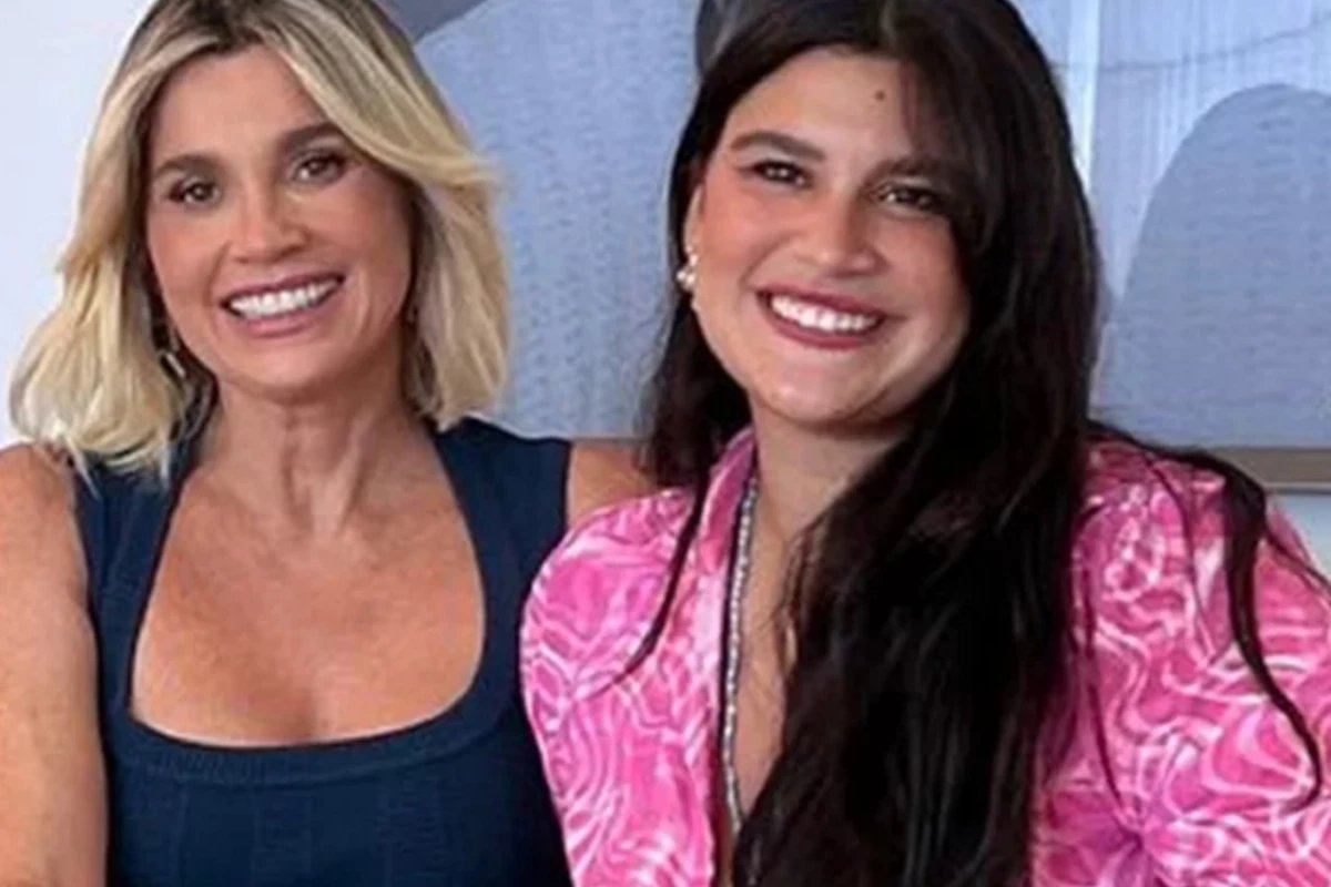 Filha da atriz Flavia Alessandra Giulia Costa expoe cicatrizes e