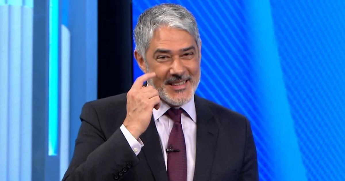 Foto de William Bonner usando sunga laranja na praia repercute