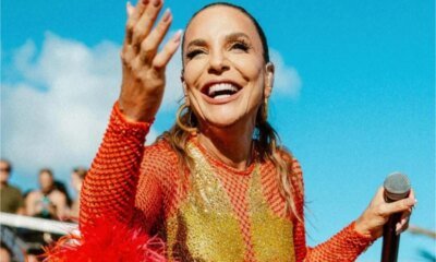 Ivete Sangalo decide curtir o Carnaval mascarada no meio da