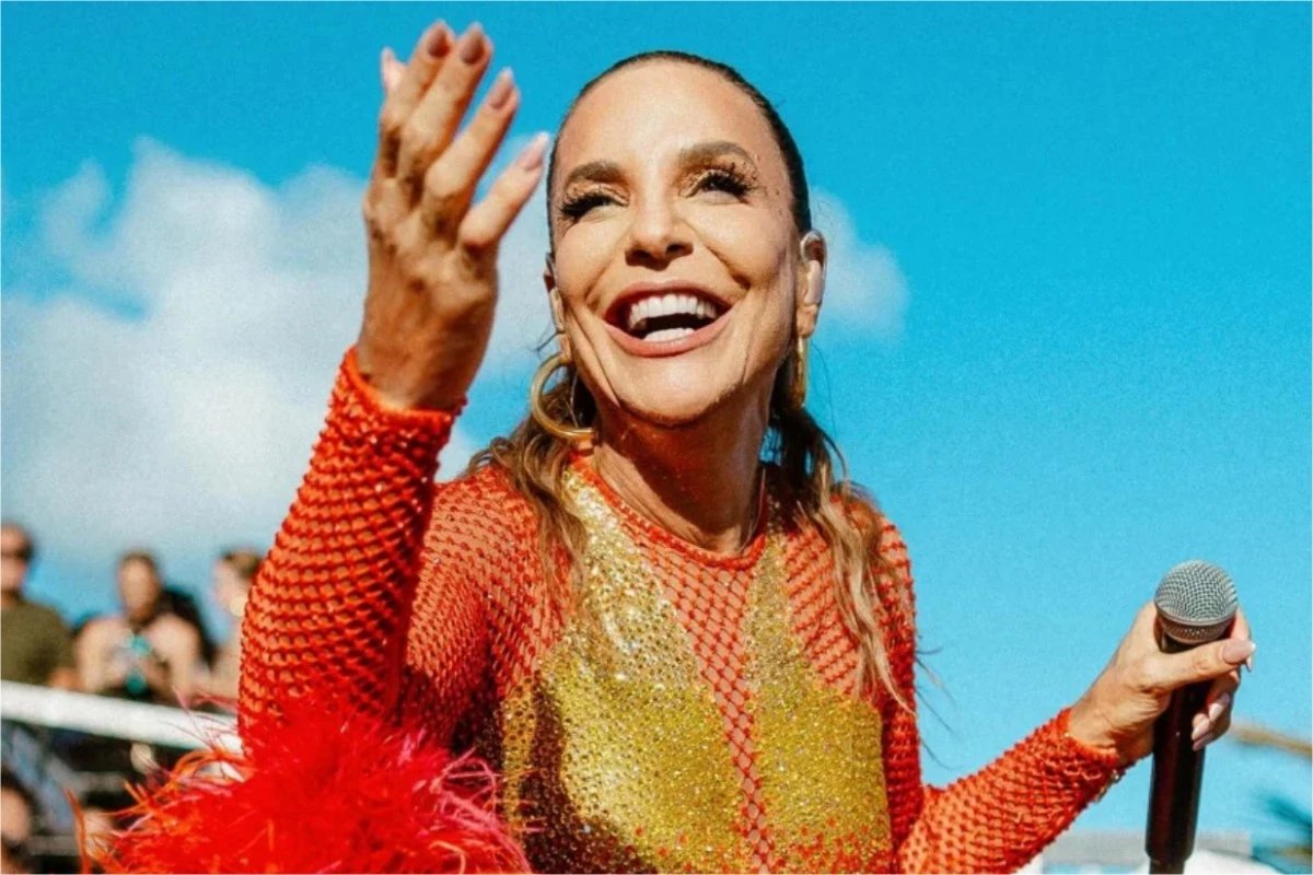 Ivete Sangalo decide curtir o Carnaval mascarada no meio da