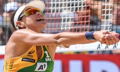 Jogadora Carol Solberg sofre punicao da FIVB apos comemorar prisao