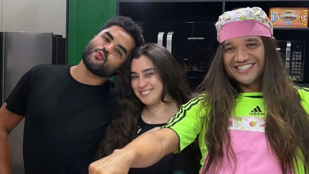 Lauren Jauregui aproveita o Brasil e come cachorro quente com.webp