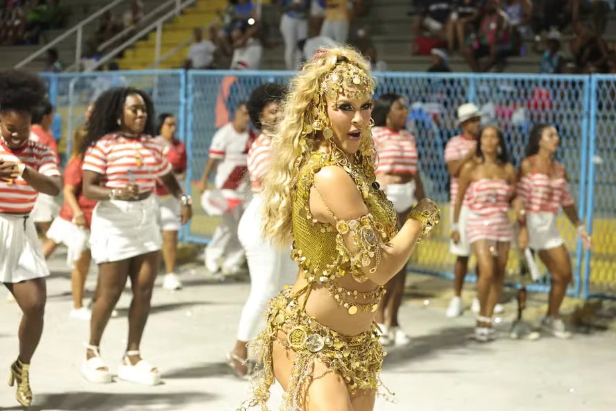 Lore Improta tem salto quebrado durante ensaio da Viradouro e