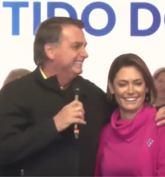 Michelle publica carta que recebeu de Bolsonaro em aniversario.webp