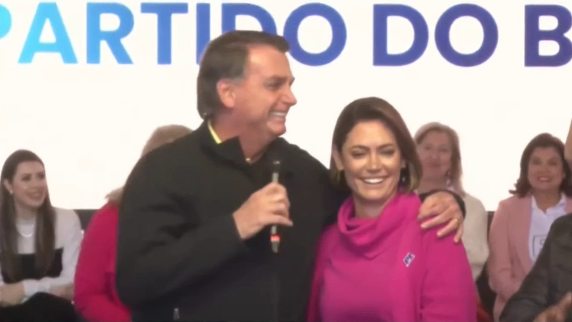 Michelle publica carta que recebeu de Bolsonaro em aniversario.webp