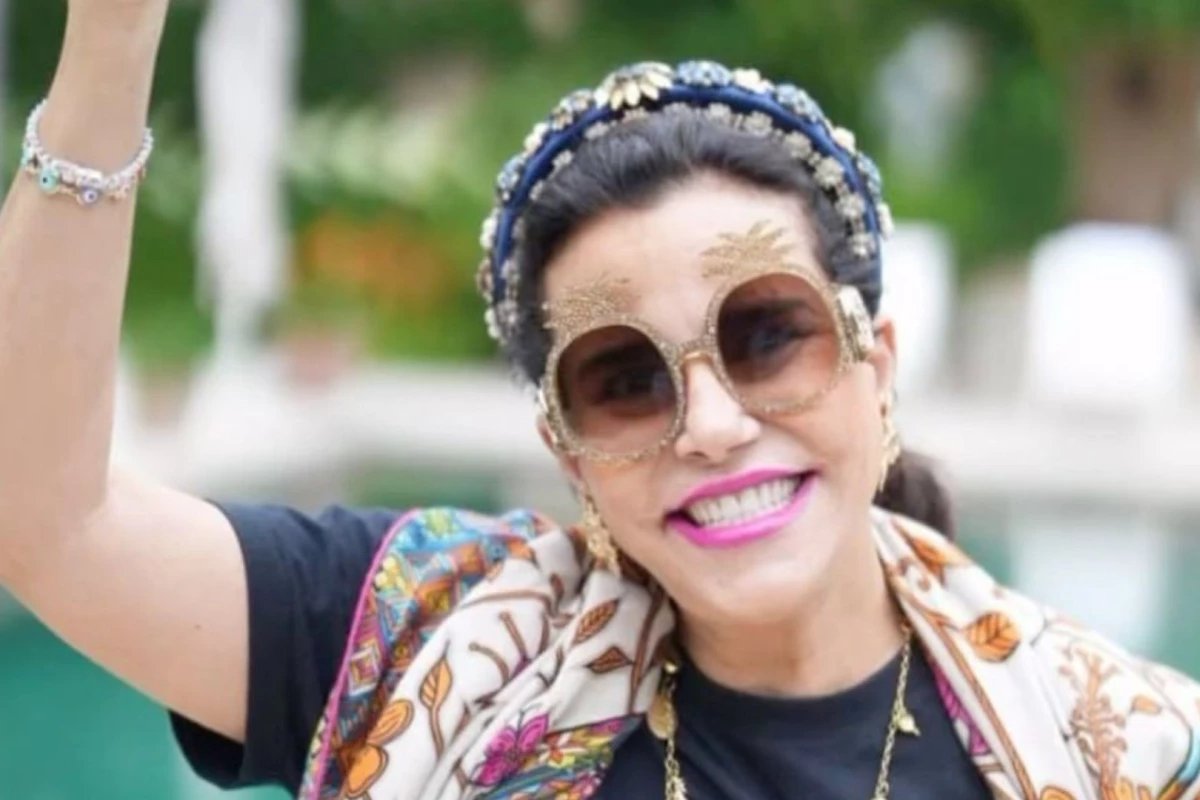 Narcisa Tamborindeguy sofre queda ao deixar baile no Copacabana Palace