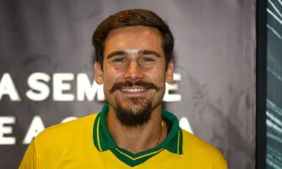 Nicolas Prattes revela maratona para assistir desfile de Sabrina.webp