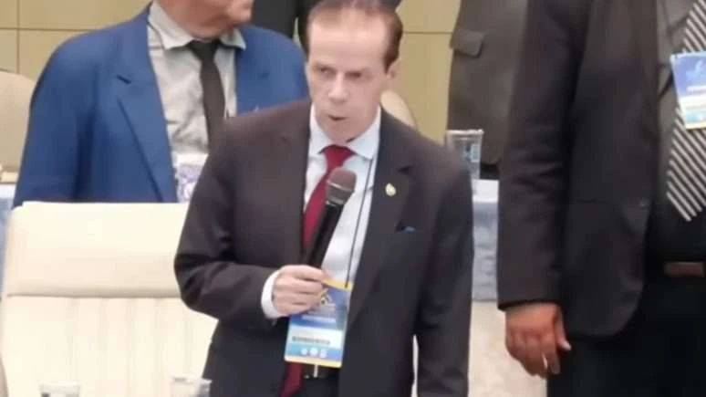 Pastor ataca desfiles de Carnaval e associa cancer na.webp