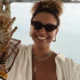Sheron Menezzes celebra dia de sol com lagosta em.webp