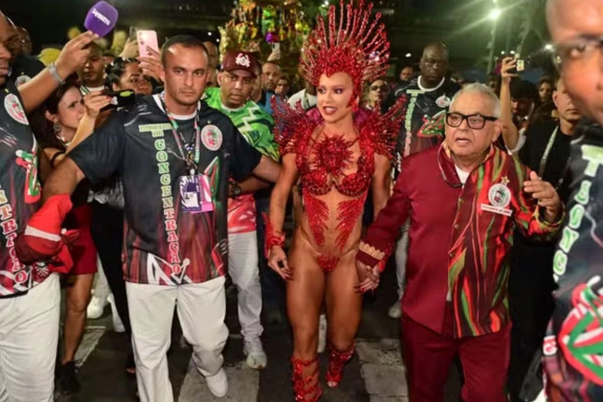 Sob chuva de vaias publico reage mal e Virginia Fonseca