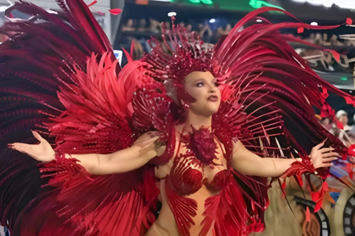 Tapa sexo de Virginia Fonseca cai em pleno desfile regulamento e