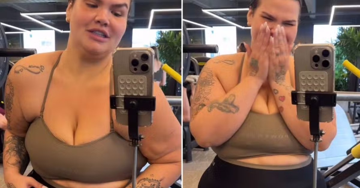 Thais Carla tira a roupa e posa para o espelho