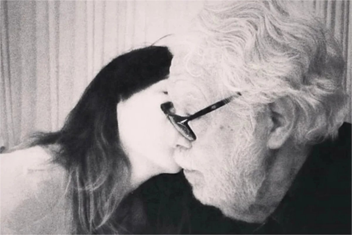 Um mes apos a morte de Manoel Carlos filha do