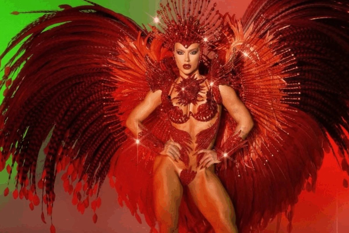 Video exclusivo mostra Virginia Fonseca retirando parte da fantasia apos