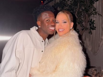 Vini Jr se declara a Virginia apos estreia na Sapucai