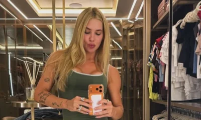 Virginia Fonseca mostra quadriceps musculoso em selfie no espelho.webp